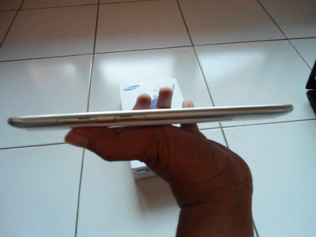 Samsung Galaxy Tab 7 Plus pure white like new fullset garansi keyboard bluetooth