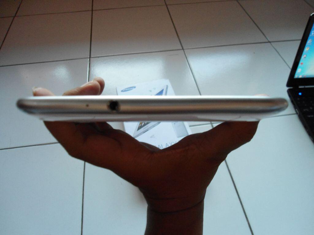 Samsung Galaxy Tab 7 Plus pure white like new fullset garansi keyboard bluetooth