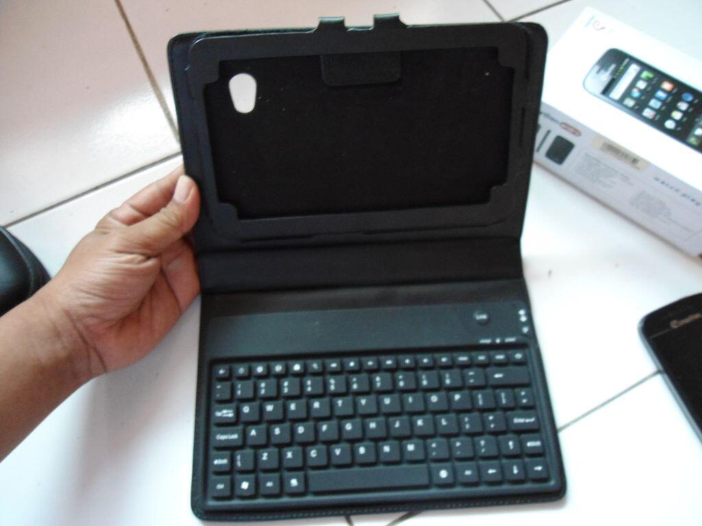 Samsung Galaxy Tab 7 Plus pure white like new fullset garansi keyboard bluetooth