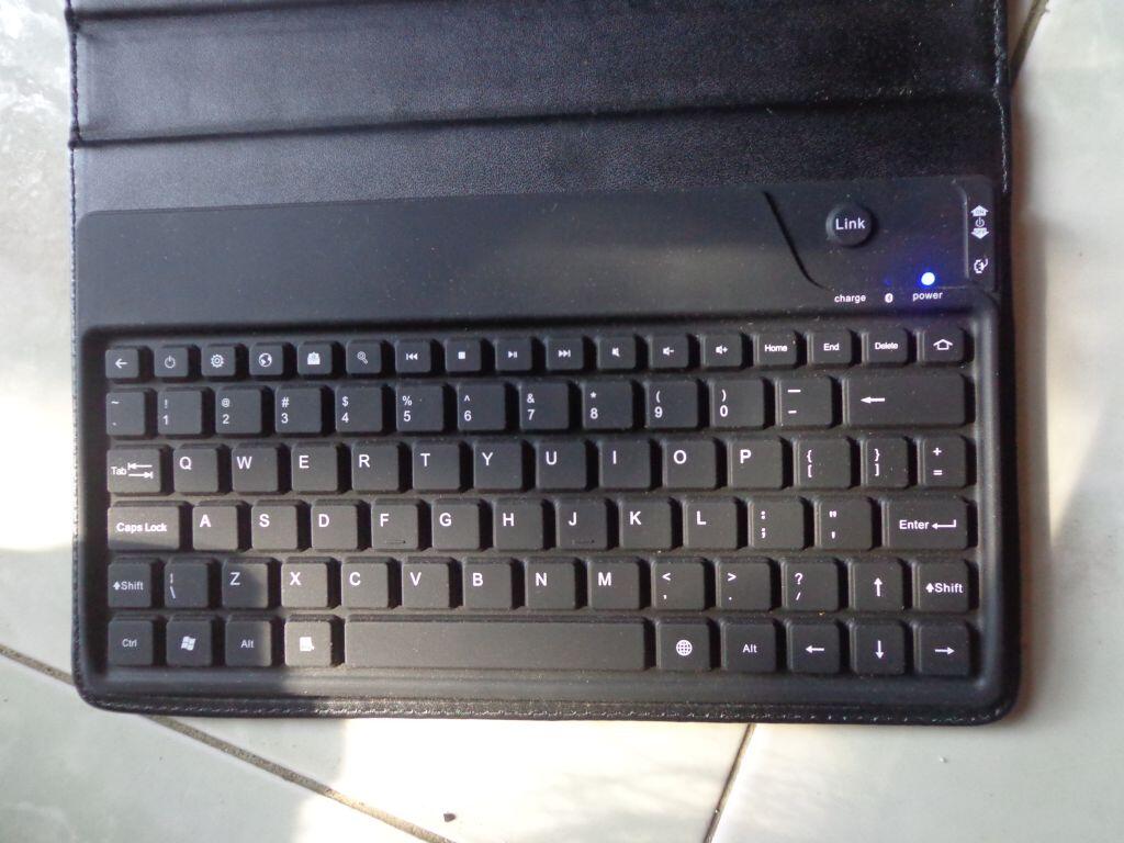 Samsung Galaxy Tab 7 Plus pure white like new fullset garansi keyboard bluetooth