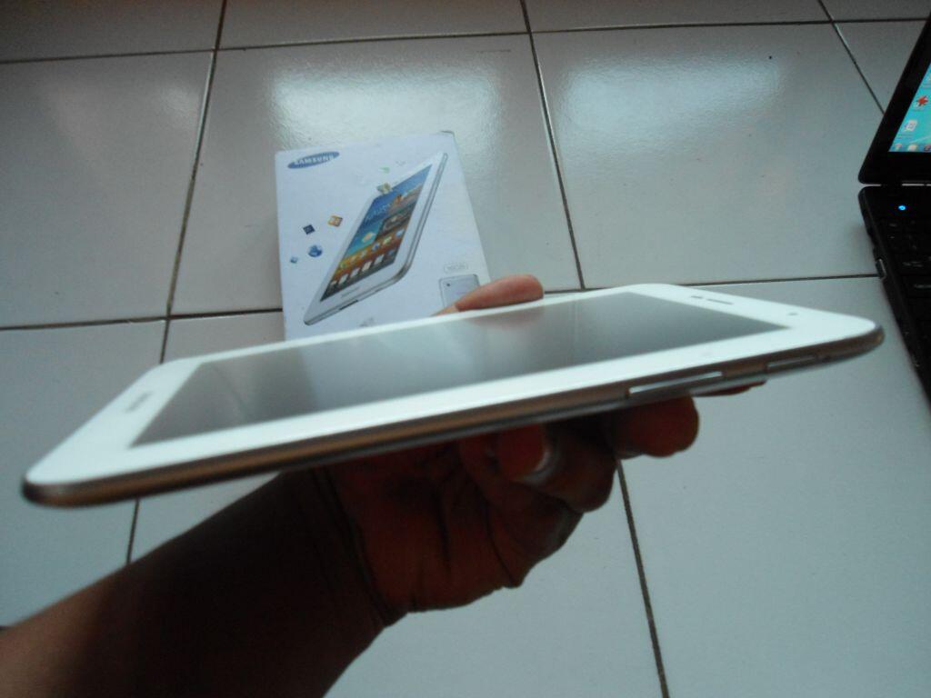 Samsung Galaxy Tab 7 Plus pure white like new fullset garansi keyboard bluetooth