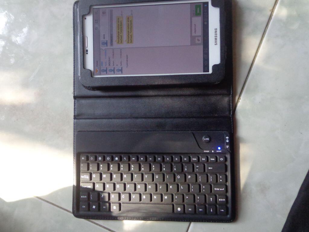 Samsung Galaxy Tab 7 Plus pure white like new fullset garansi keyboard bluetooth