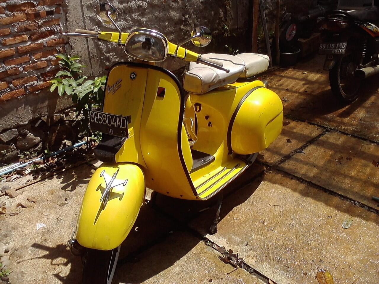 Cari Jual Vespa Kuning Senawarnya Harga Masuk Akal Langsung Jual