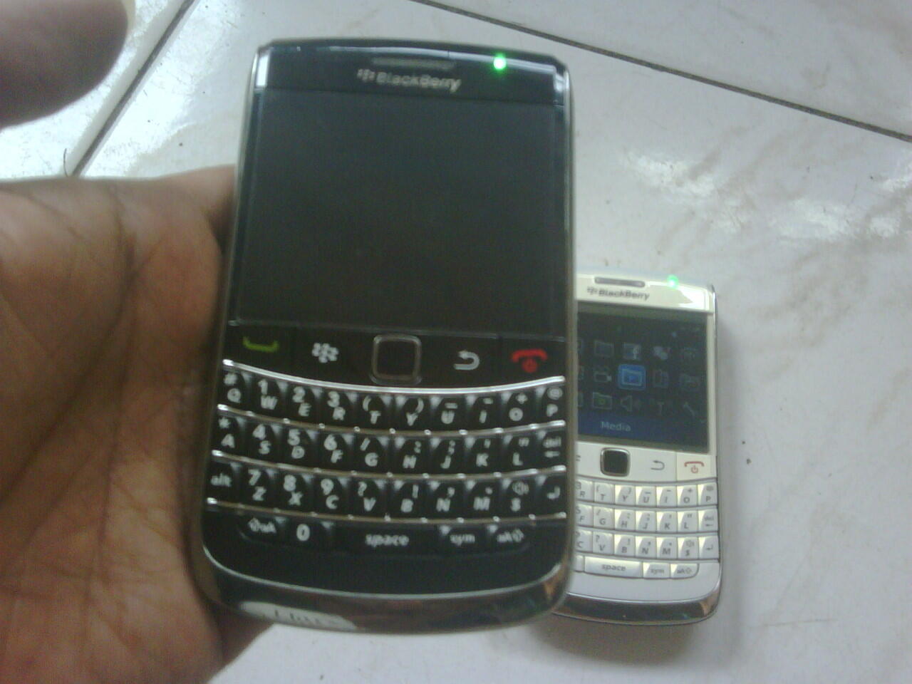 BLACKBERRY ONYX1 9700 HITAM LENGKAP MULUS