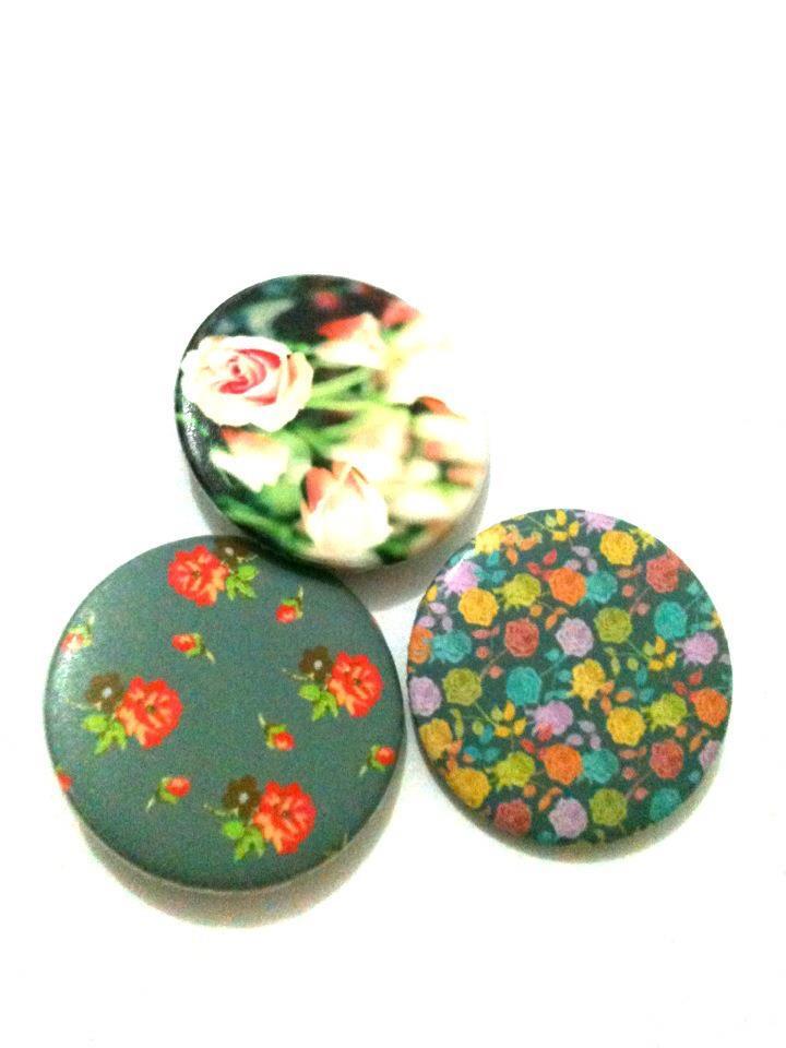Jual Pin, Gantungan Kunci, Pocket Mirror, Desain Tribal, Princess, Galaxy, dll! SALE!