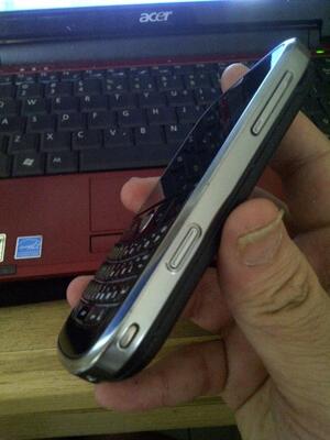 2nd blackberry BOLD 9000 lengkap!! minus headset aja!!ORIGINAL SEMUA