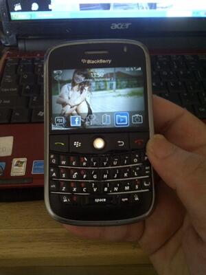 2nd blackberry BOLD 9000 lengkap!! minus headset aja!!ORIGINAL SEMUA