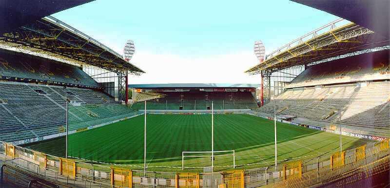 10 Stadion Bola Terbesar di Dunia