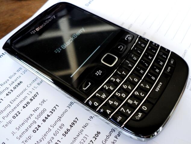 blackberry bellagio 9790 onyx 3 garansi sampai januari 2014 murah jogja