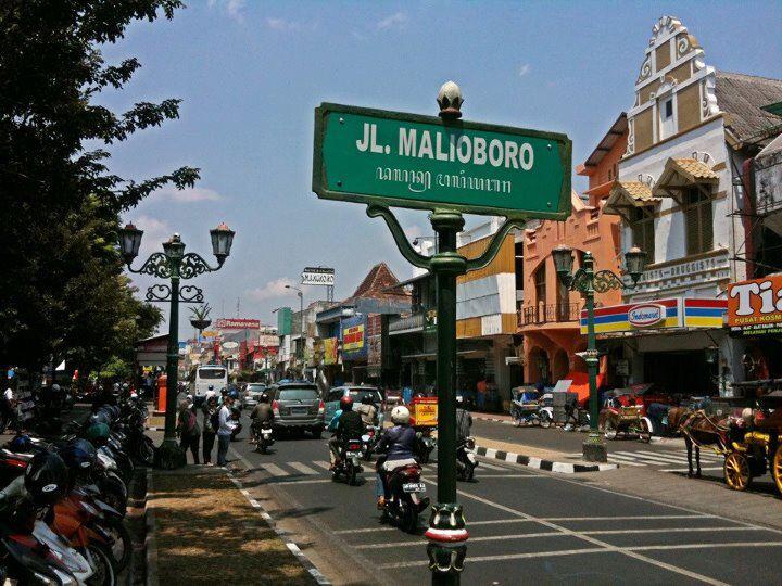 Plang Jl Malioboro  Lama hijau tlah terpasang kembali 