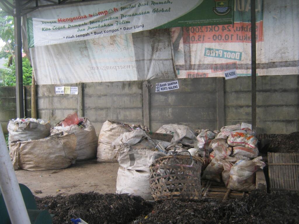 Buang Sampah Pada tempatnya aja gak cukup gan!!!