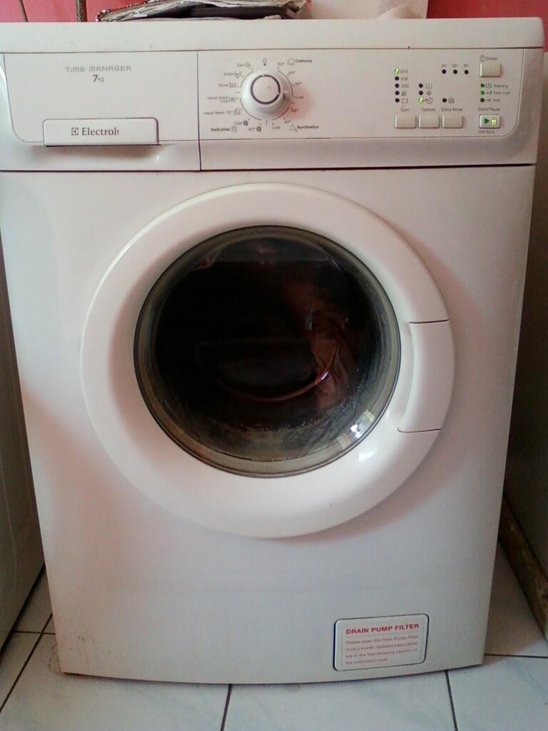 WTS Mesin cuci electrolux EWF85761