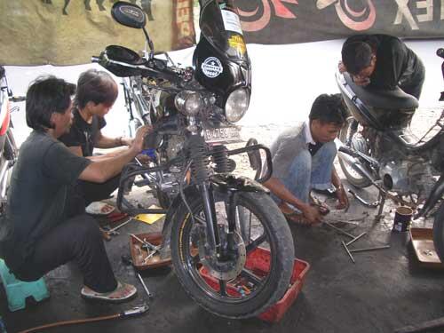 10 Musuh Utama Para Bikers + Tips Aman Berkendara