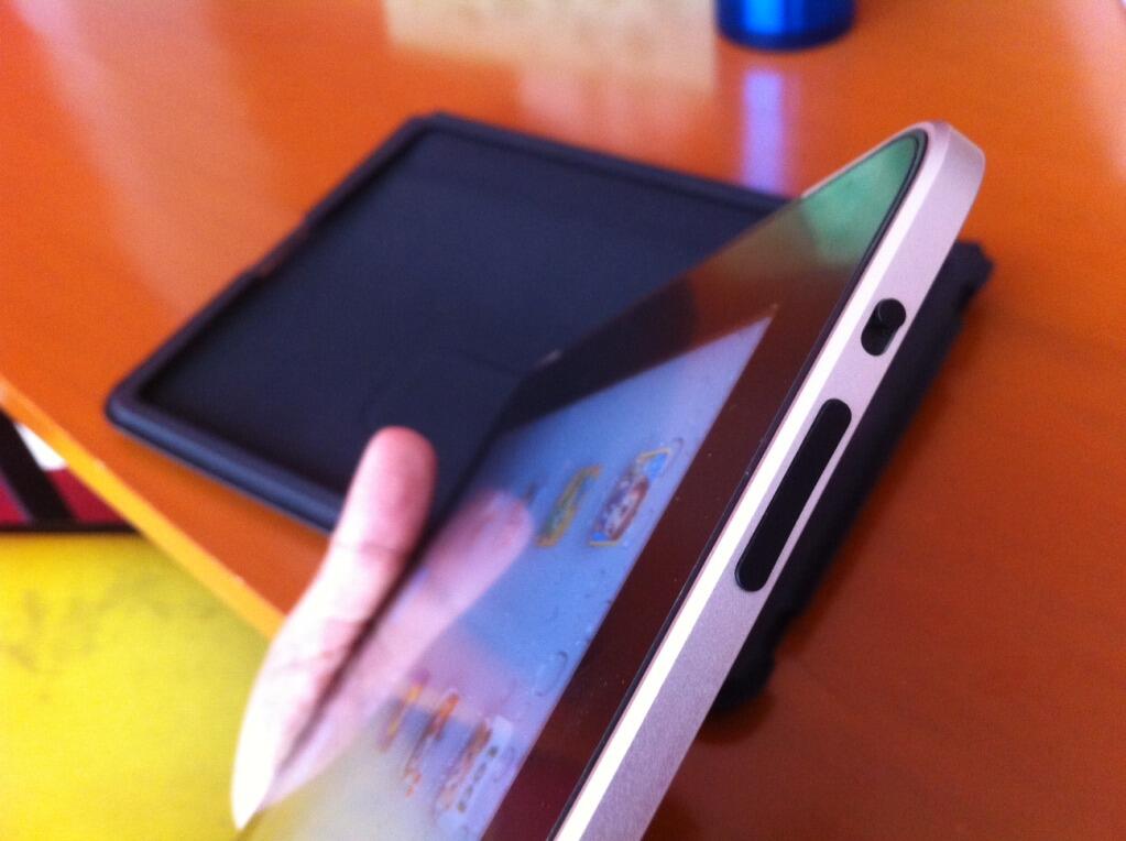 JUALMURAH ipad1 16gb wifi + 3g Mulus Komplit