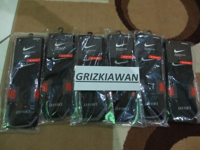 kaos kaki nike dri fit