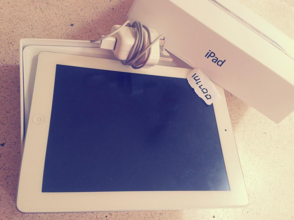 IPAD2 16GB WIFI + 3G WHITE LIKE NEW! COD MALANG ONLY