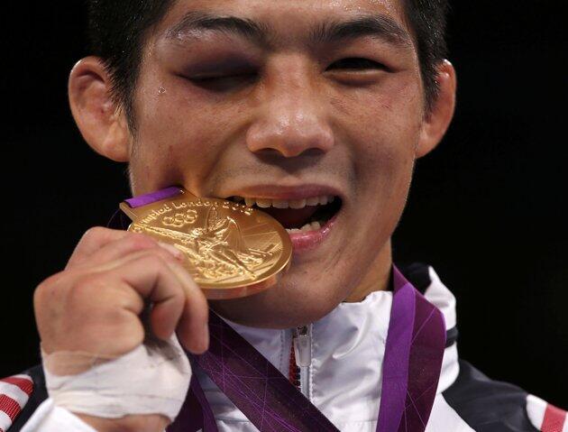 Foto2 para atlet demi meraih medali emas olimpiade 2012