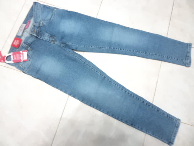 Cari Celana  JEANS  CARDINAL  Brand New With Tag For Ladies  