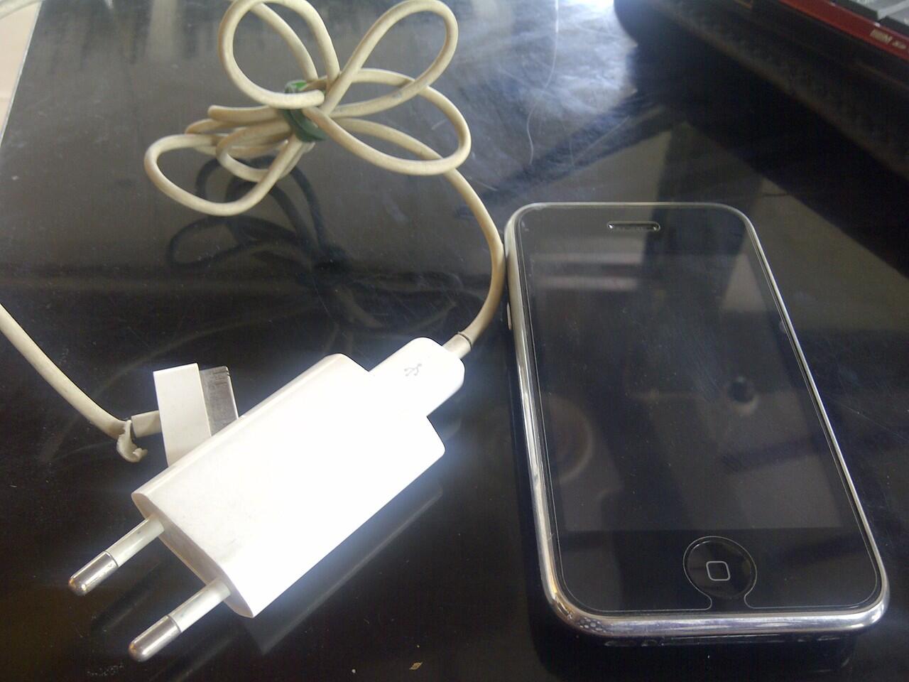 JUAL CEPAT BB HURON 8830 dan IPHONE 8GB MURAHH