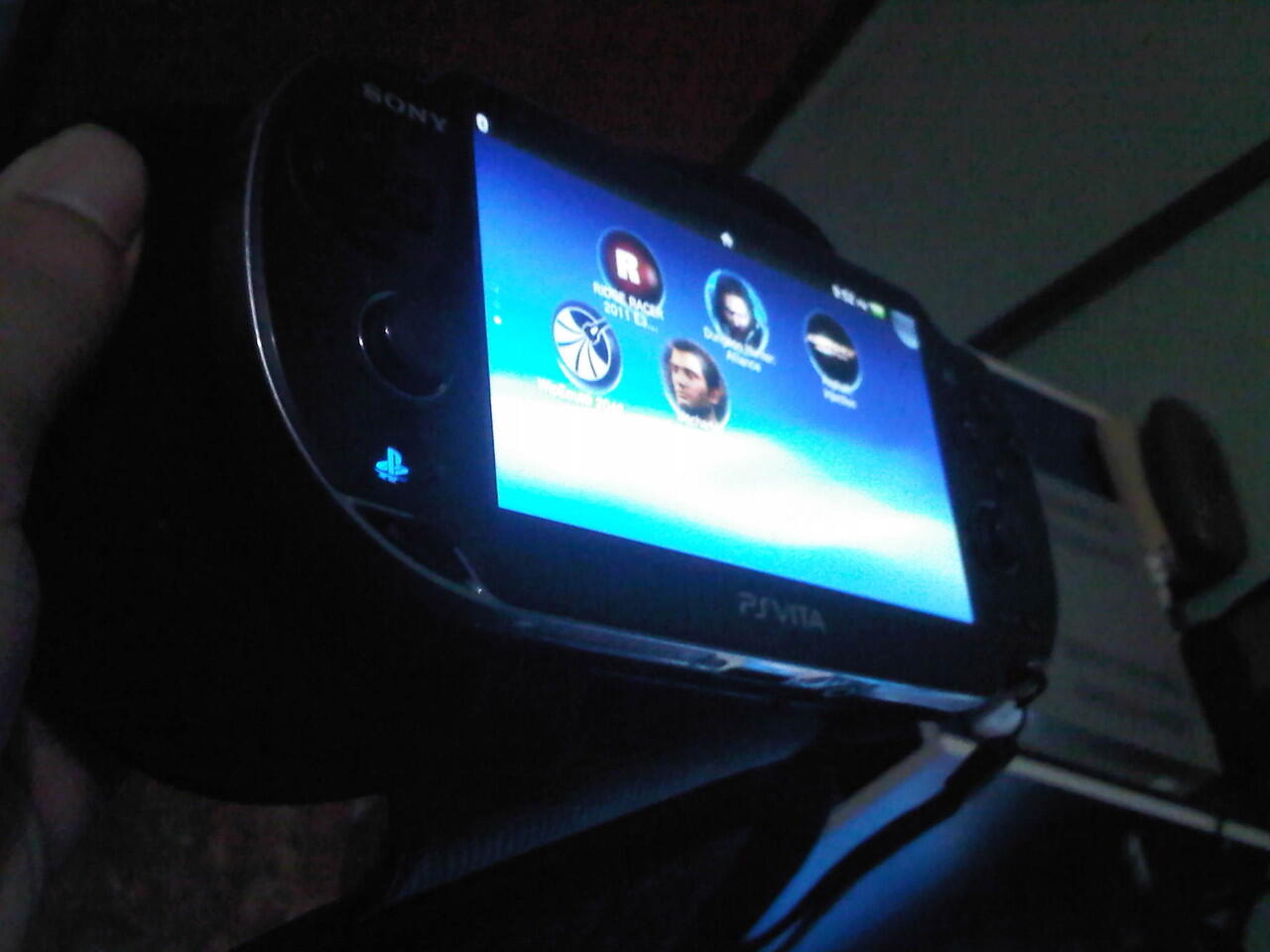 WTS : psvita white wifi 99% mulus terawat bonus game