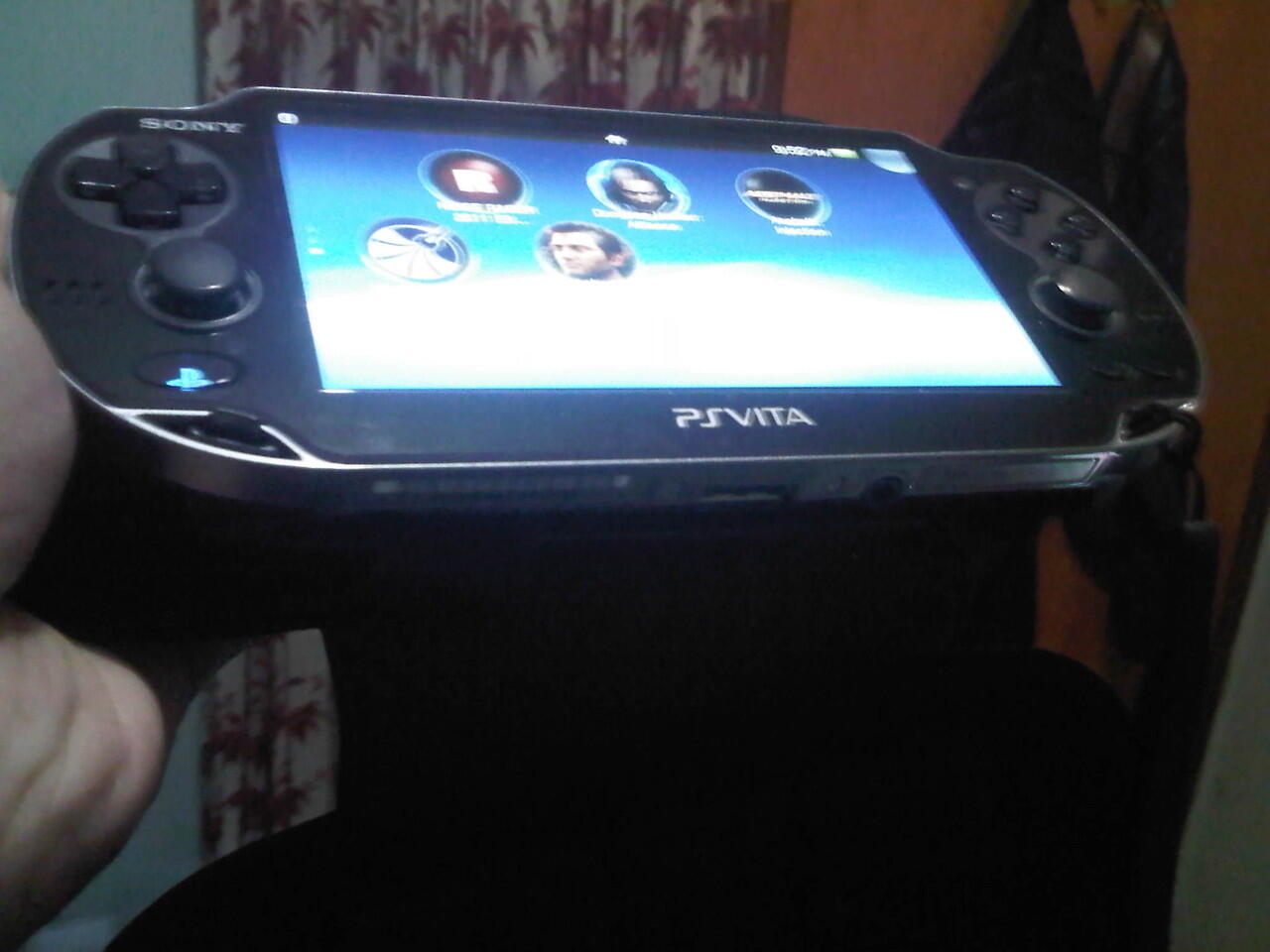 WTS : psvita white wifi 99% mulus terawat bonus game