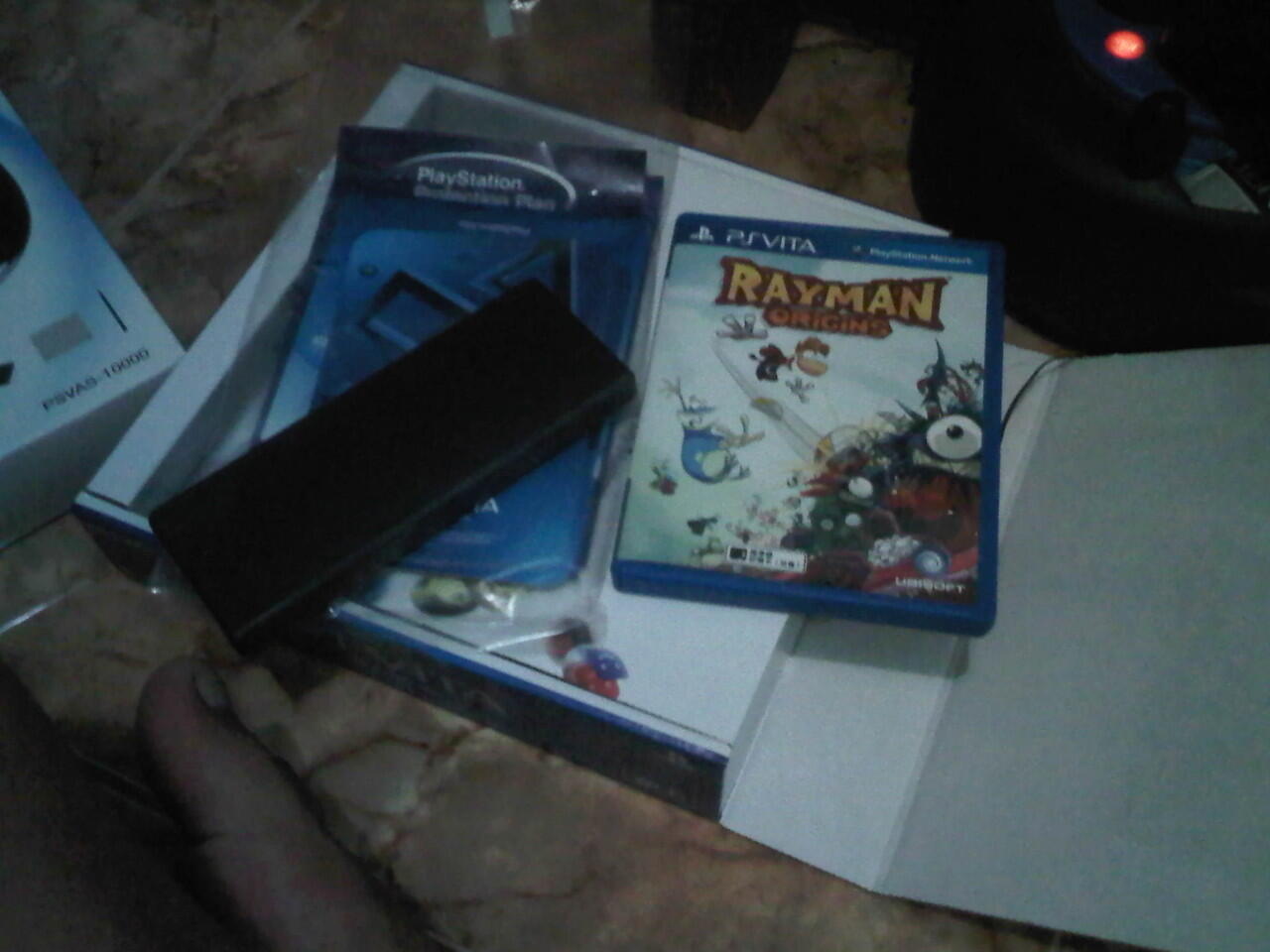 WTS : psvita white wifi 99% mulus terawat bonus game