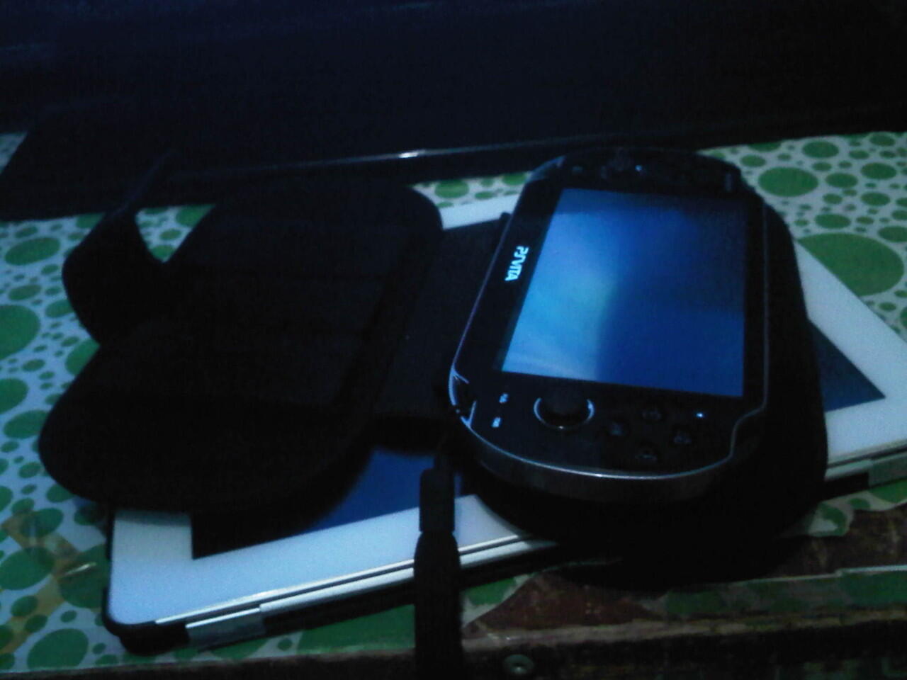 WTS : psvita white wifi 99% mulus terawat bonus game