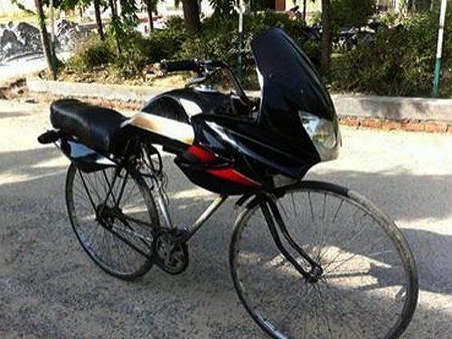 tukang ojek,sepeda jg tdk mau kalah saing ,sm motor tukang bubur,.BurYam dan sayur