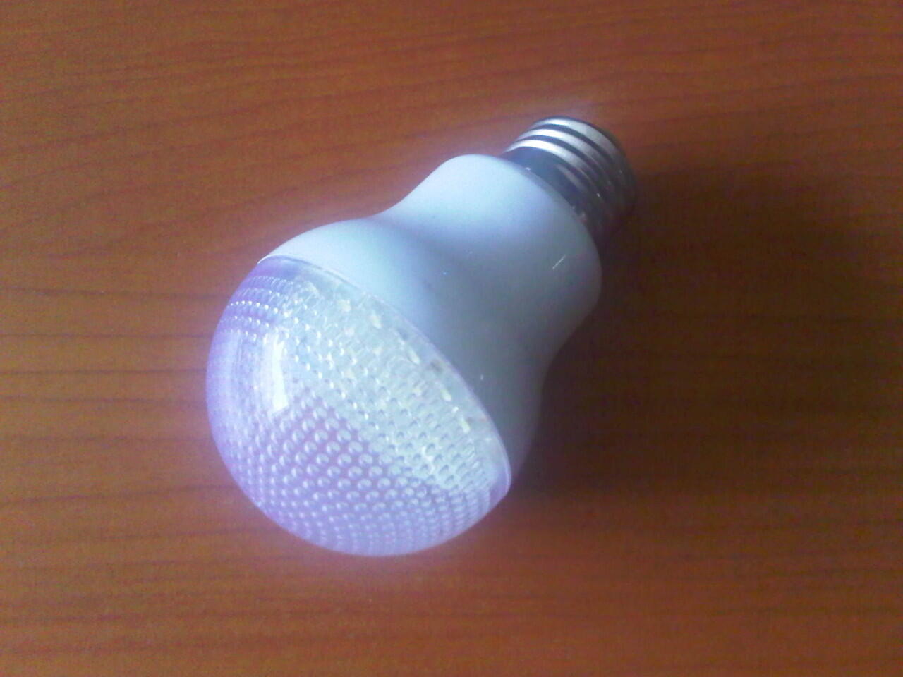 Lampu LED hemat energi