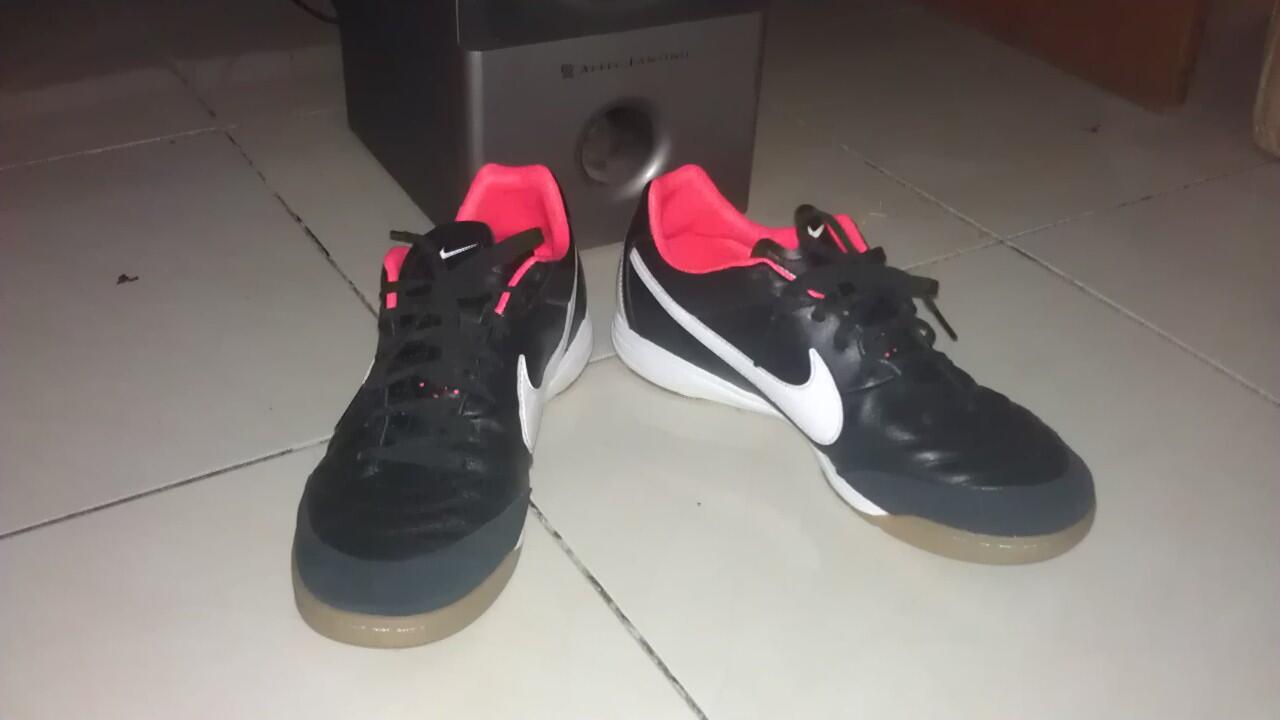 nike legend iv