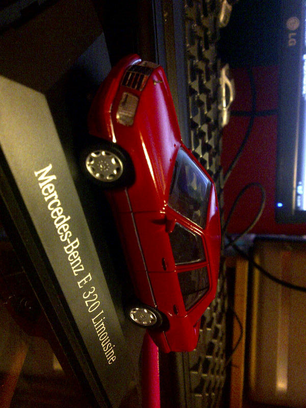 Mercedes Benz E320. Herpa. 1:43