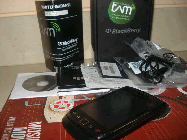 BlackBerry Torch 9800 Harga Rp.2,000,000,jt- HUB/CALL:0823-2427-9978