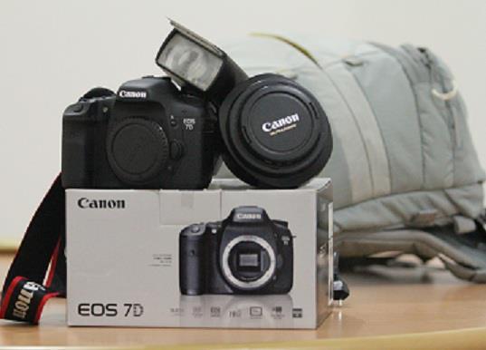 CANON EOS 7D Kit HRG/IDR: Rp,3,200,000,JT- CALL/SMS:0823-2427-9978