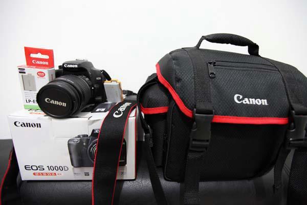 CANON EOS 1000d HRG/IDR: Rp,3,900.000,JT- CALL/SMS:0823-2427-9978
