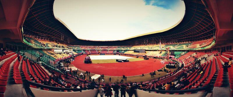 Kemeriahan Opening Ceremony PON XVIII Riau 2012 yang terekam kamera