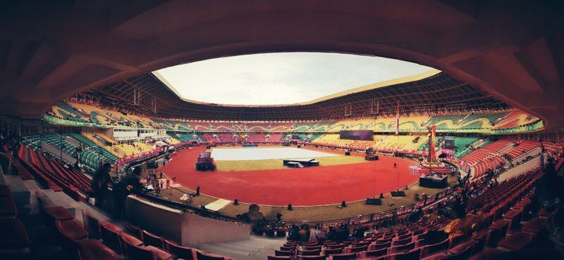 Kemeriahan Opening Ceremony PON XVIII Riau 2012 yang terekam kamera