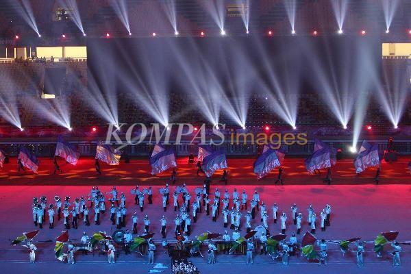 Kemeriahan Opening Ceremony PON XVIII Riau 2012 yang terekam kamera