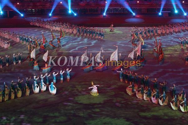 Kemeriahan Opening Ceremony PON XVIII Riau 2012 yang terekam kamera