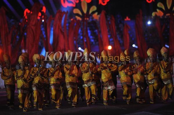 Kemeriahan Opening Ceremony PON XVIII Riau 2012 yang terekam kamera