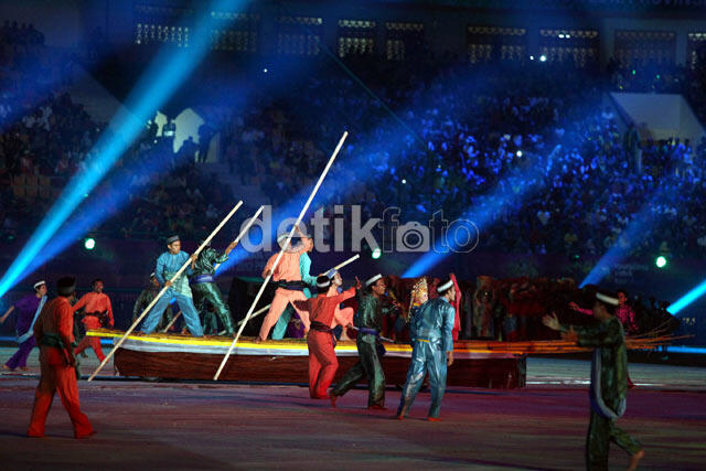 Kemeriahan Opening Ceremony PON XVIII Riau 2012 yang terekam kamera