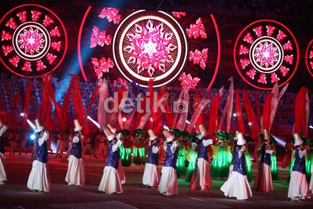 Kemeriahan Opening Ceremony PON XVIII Riau 2012 yang terekam kamera