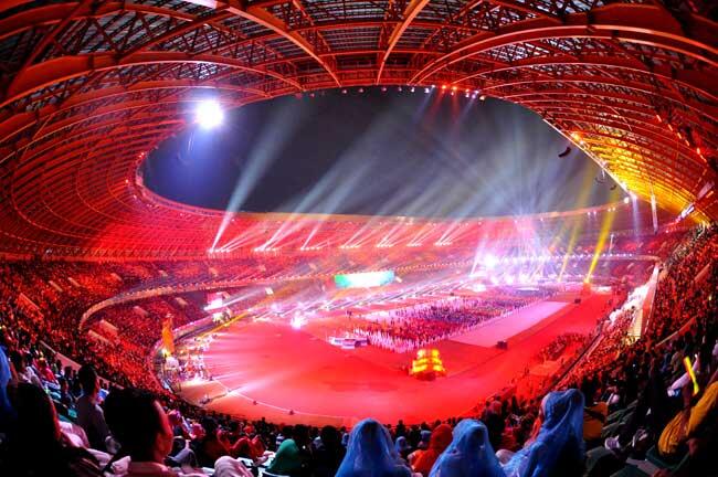 Kemeriahan Opening Ceremony PON XVIII Riau 2012 yang terekam kamera