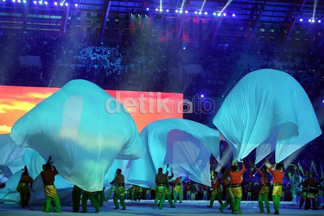 Kemeriahan Opening Ceremony PON XVIII Riau 2012 yang terekam kamera