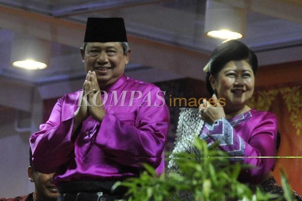Kemeriahan Opening Ceremony PON XVIII Riau 2012 yang terekam kamera