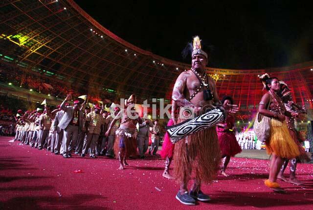 Kemeriahan Opening Ceremony PON XVIII Riau 2012 yang terekam kamera