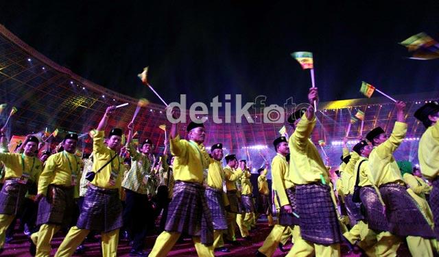 Kemeriahan Opening Ceremony PON XVIII Riau 2012 yang terekam kamera