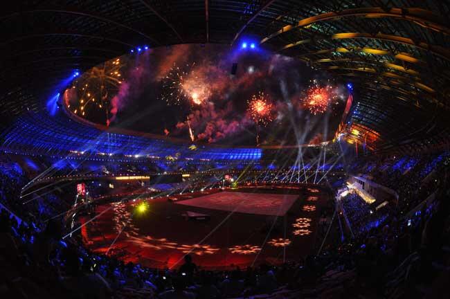 Kemeriahan Opening Ceremony PON XVIII Riau 2012 yang terekam kamera