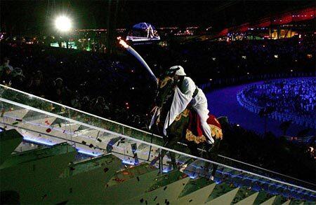 Kemeriahan Opening Ceremony PON XVIII Riau 2012 yang terekam kamera