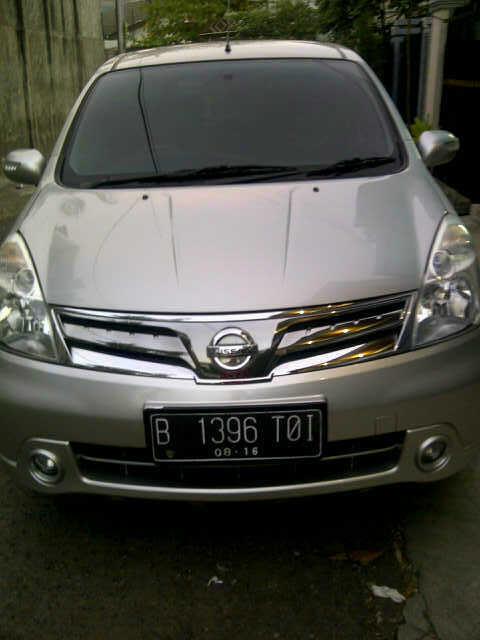 Grand Livina 1.5 Ultimate 2011 silver JAKARTA