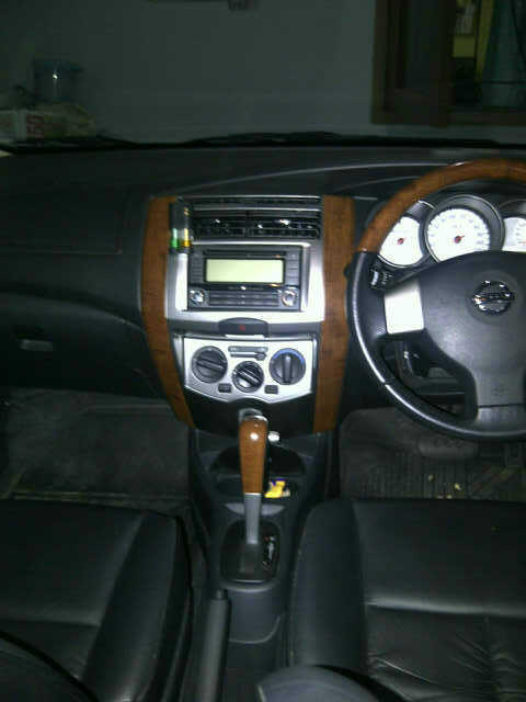 Grand Livina 1.5 Ultimate 2011 silver JAKARTA
